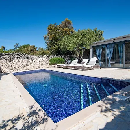 Private In Olive Grove With Heated Pool