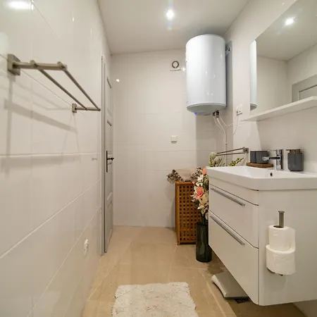 Private In Olive Grove With Heated Pool 빌라 Vinišće
