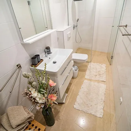 Private In Olive Grove With Heated Pool 빌라