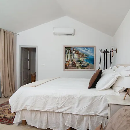 Private In Olive Grove With Heated Pool 빌라 *