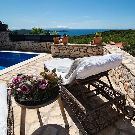 Private In Olive Grove With Heated Pool * Вінішчє