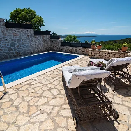 Private In Olive Grove With Heated Pool 빌라 Vinišće